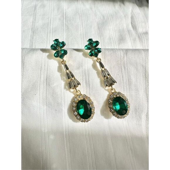 Emerald green dangle pear and oval cut earrings - Picture 1 of 4